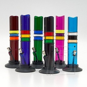 Stredne vek, rovn bongo s gumovmi krkami a tvarovanm sanm. Typ Bongo acrylic Tube Mix 30 cm, rzne farby.