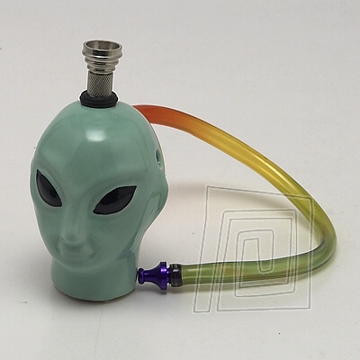 Keramick mini bongo v zelenej farbe. S hadikou. Typ Bongo keramika Alien II. 11 cm zelen.