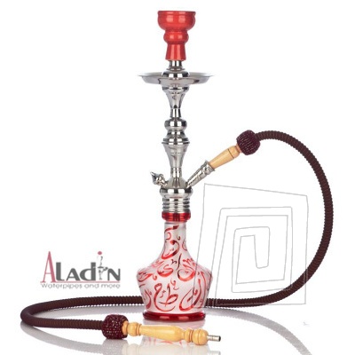 Vodn fajka Aladin Arabica s ornamentami. Celkov vka 51 cm. erven farba. Jednohadicov.