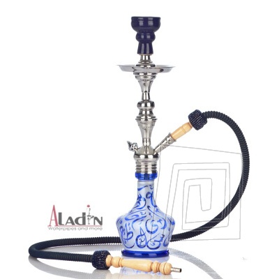 Vodn fajka Aladin Arabica s ornamentami. Celkov vka 51 cm. Modr farba. Jednohadicov.