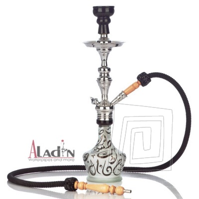 Vodn fajka Aladin Arabica s ornamentami. Celkov vka 51 cm. ierna farba. Jednohadicov.