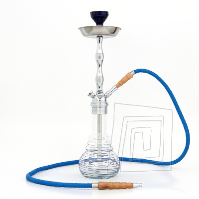 Krsna vodn fajka Kaya s priehladnou vzou zdobenou modrmi linkami. Celkov vka 58 cm, model String. 