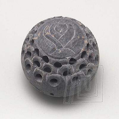 Malik kamenn stojan na vonn tyinky a frantiky, dierkovan, so symbolom lotosu.