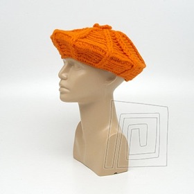 Elegantn baret pleten z prjemnej hrejivej vlny. Farba oranov.
