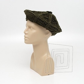 Elegantn baret pleten z prjemnej hrejivej vlny. Farba khaki.
