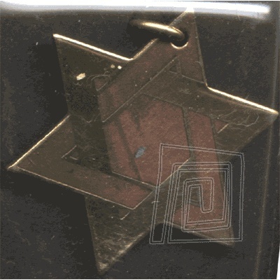 Amulet Dvidova hviezda symbolizuje rovnovhu medzi protikladmi, symbol judaizmu.