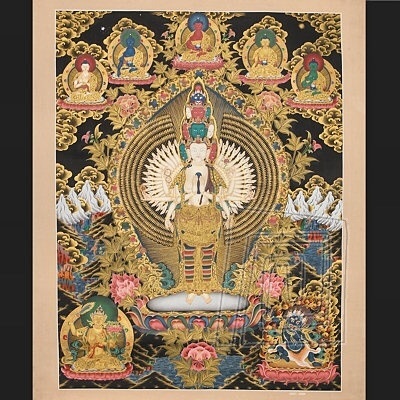 Tibetsk mandala Thanka maovan na pltne, motv Kozmick podoba Avalokitesvary. Preczna run prca, zdoben zlatom.
