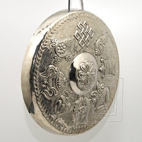 Prekrsny gong s smimi astnmi symbolmi, strieborn farba. Cena za 1 kus. Uren iba na dekorciu.